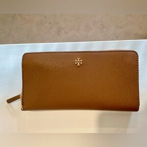 New Tory Burch Brown Zip Wallet